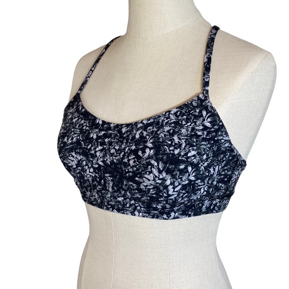 Lululemon - Black/gray pattern sports bra - Size 2 - Picture 2 of 6